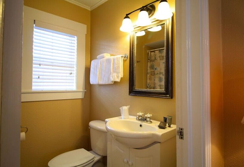 酒店 Peach Tree Inn & Suites