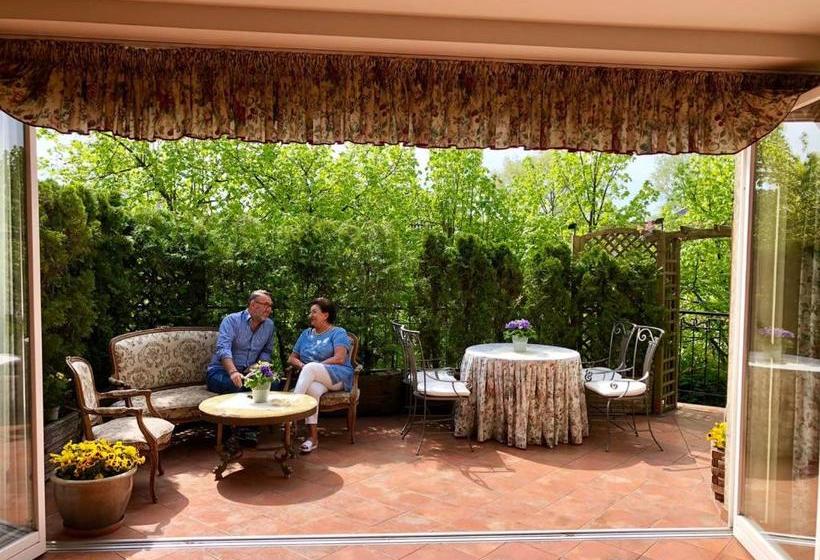 Отель Pensjonat Pod Lipami