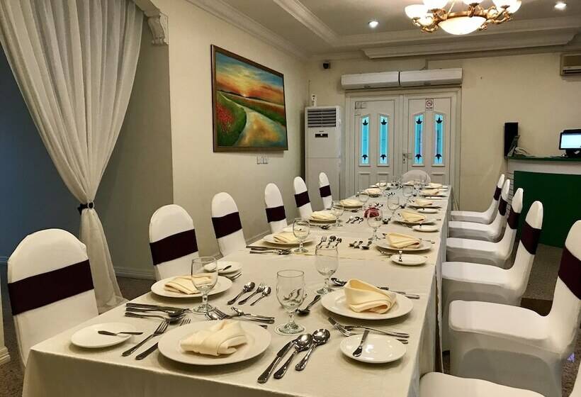 ホテル Pine Garden