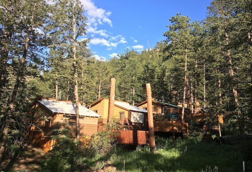 בית מלון כפרי Pine Haven Resort