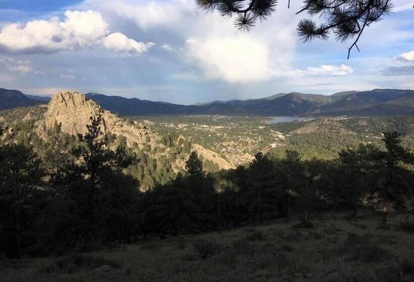 בית מלון כפרי Pine Haven Resort