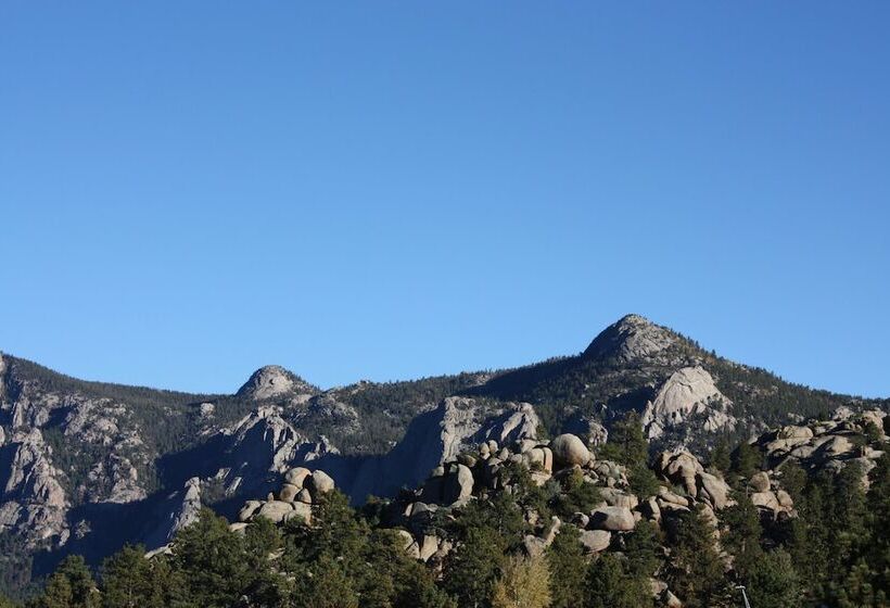 בית מלון כפרי Pine Haven Resort