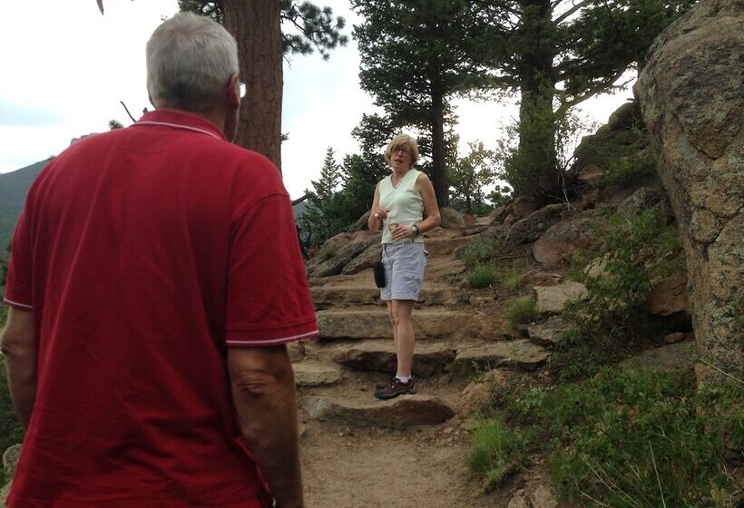 בית מלון כפרי Pine Haven Resort