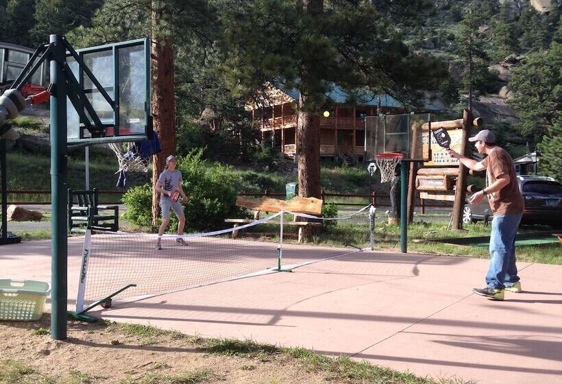 בית מלון כפרי Pine Haven Resort