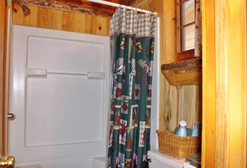 בית מלון כפרי Pine Haven Resort