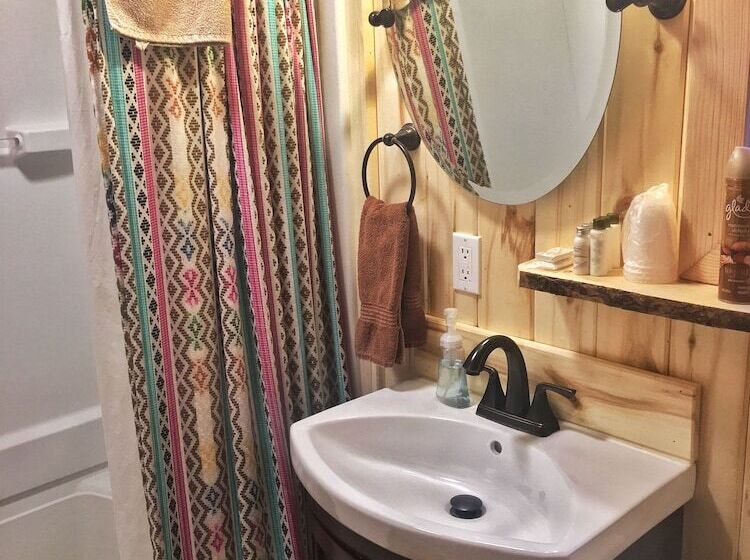 בית מלון כפרי Pine Haven Resort