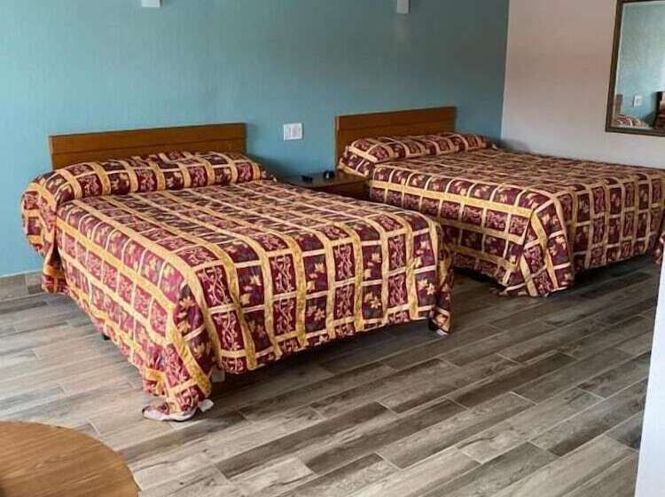 Отель Red Carpet Inn Daytona Beach