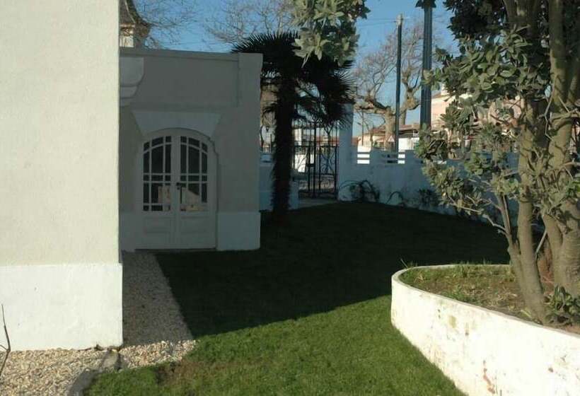 Отель Roses Village B&b