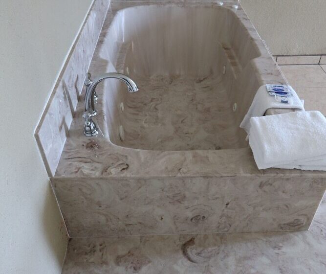 Отель Scottish Inns & Suites White Settlement