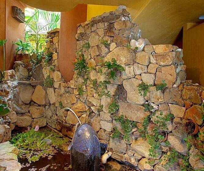 فندق Secret Garden Inn