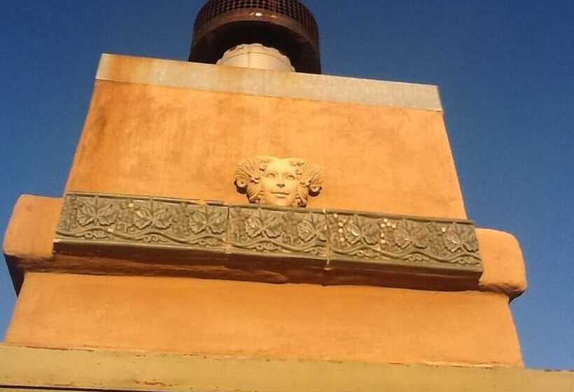 فندق Secret Garden Inn