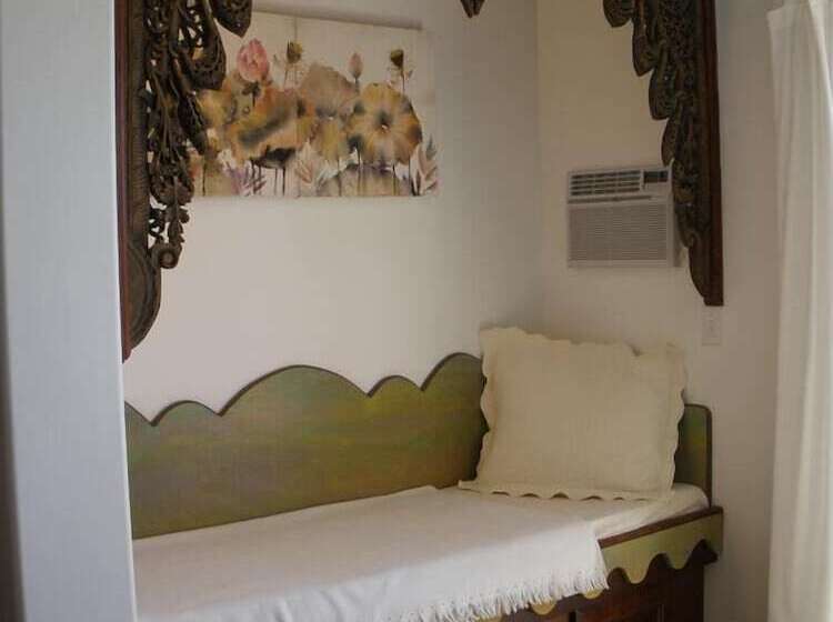 فندق Secret Garden Inn