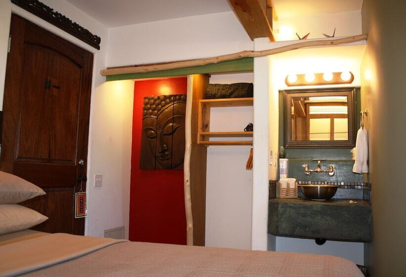 فندق Secret Garden Inn