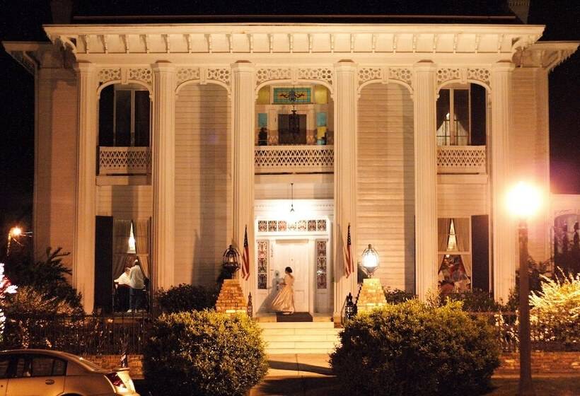 هتل Shadowlawn Bed And Breakfast