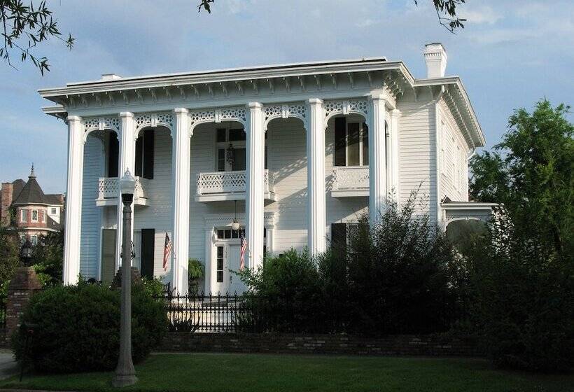 هتل Shadowlawn Bed And Breakfast