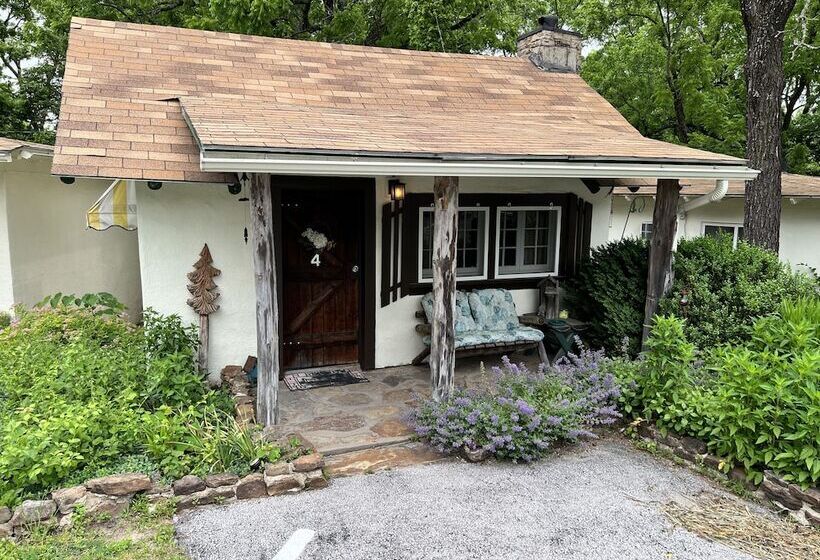 هتل Sherwood Court Cottages & Guest Rooms