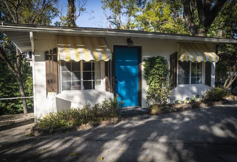 هتل Sherwood Court Cottages & Guest Rooms