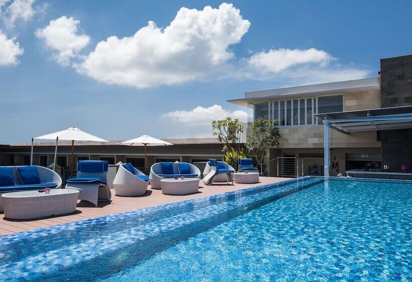 בית מלון כפרי Solia Legian Bali