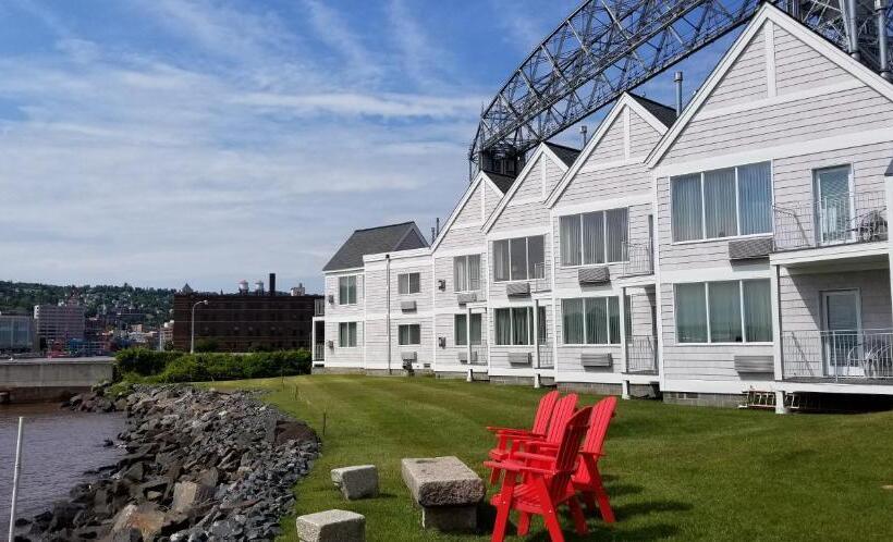 בית מלון כפרי South Pier Inn