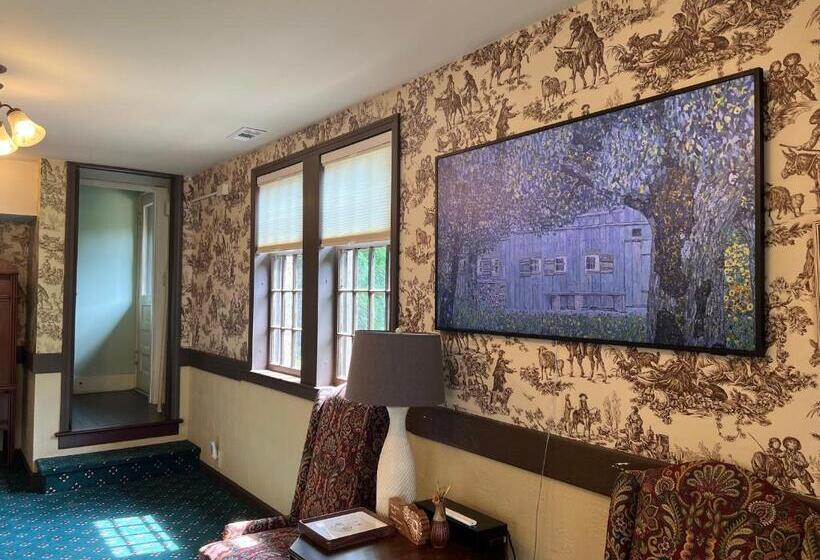 Отель Stone Chalet Bed & Breakfast Inn