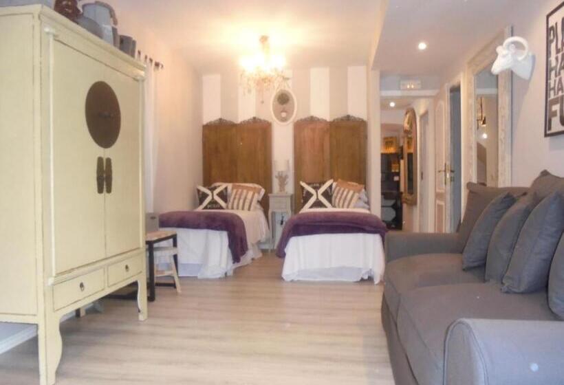 Отель Tak Boutique Old Town