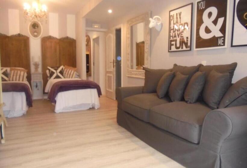 Отель Tak Boutique Old Town