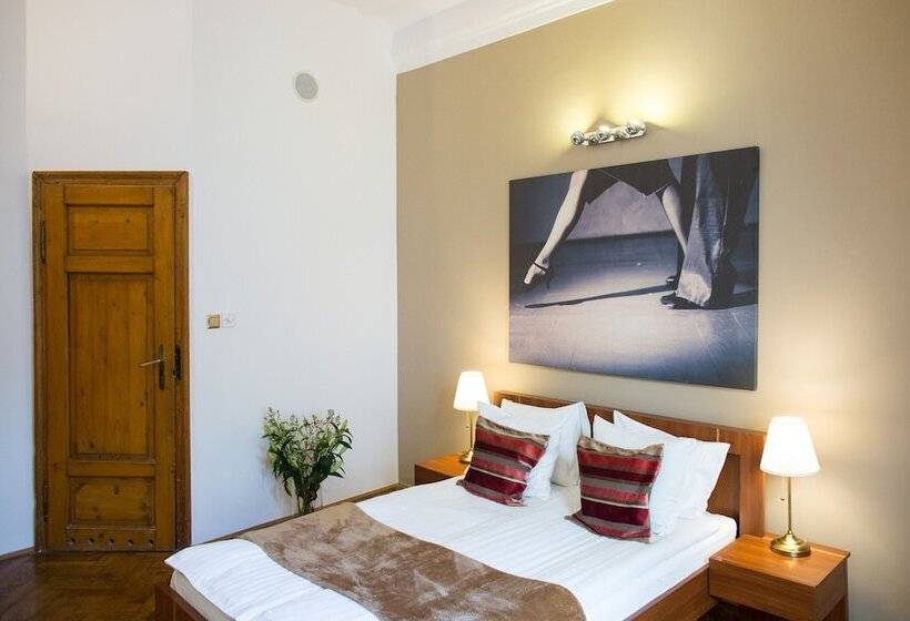 هتل Tango House Bed & Breakfast