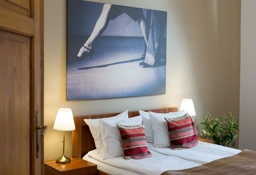 هتل Tango House Bed & Breakfast