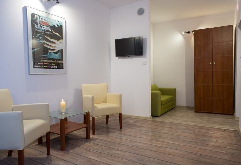 هتل Tango House Bed & Breakfast