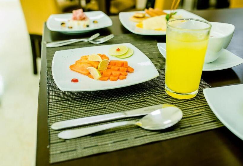 فندق Titanium Plaza