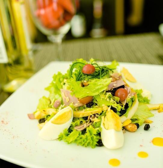 فندق Titanium Plaza