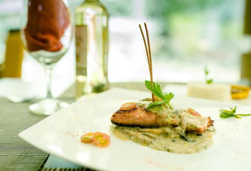 فندق Titanium Plaza