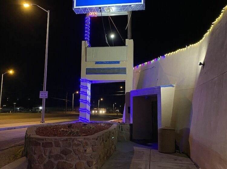 فندق Travelodge By Wyndham Farmington Hwy 64