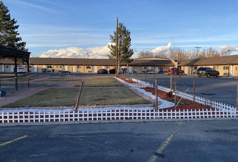 فندق Travelodge By Wyndham Farmington Hwy 64