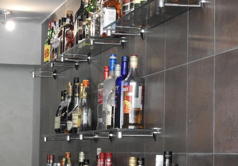 هتل Venus Premier