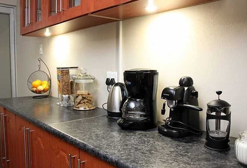 膳宿费 Airport Bed And Breakfast