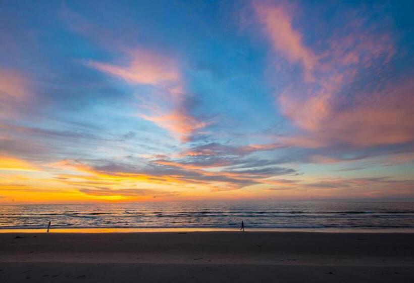 Sabah Beach Villas & Suites