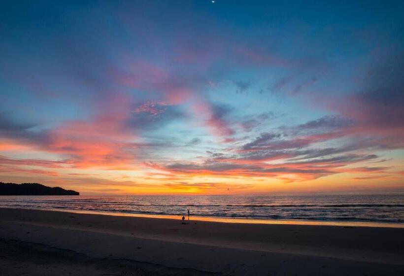 Sabah Beach Villas & Suites