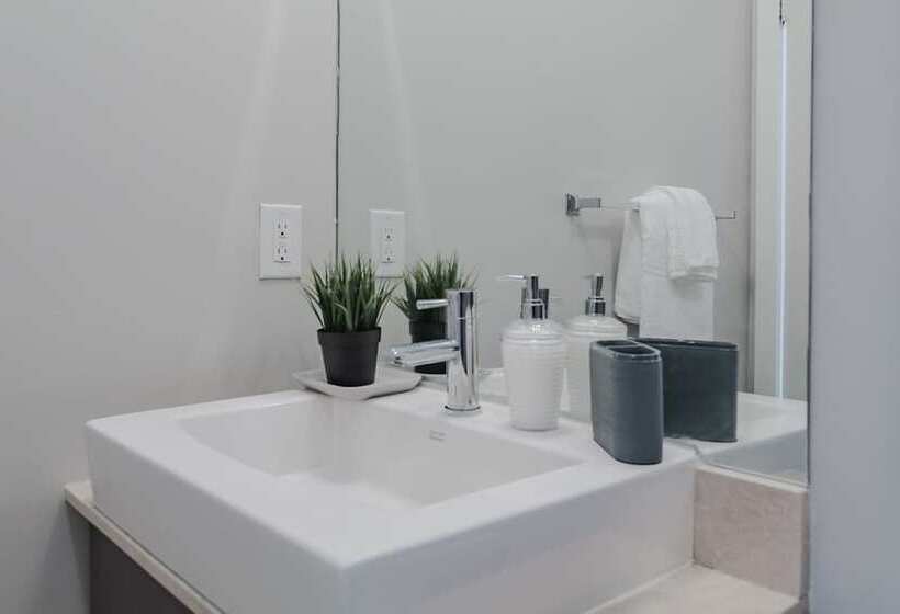 Sterling Suites Financial District