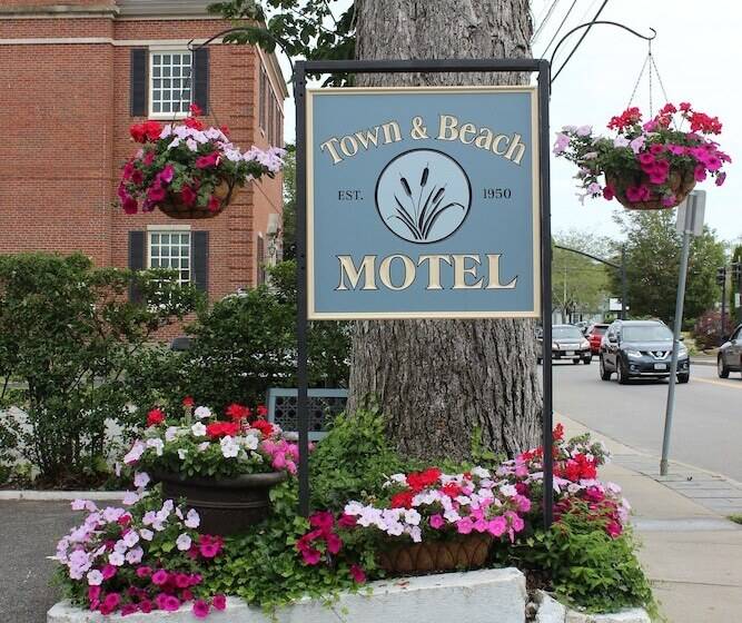 Town & Beach Motel