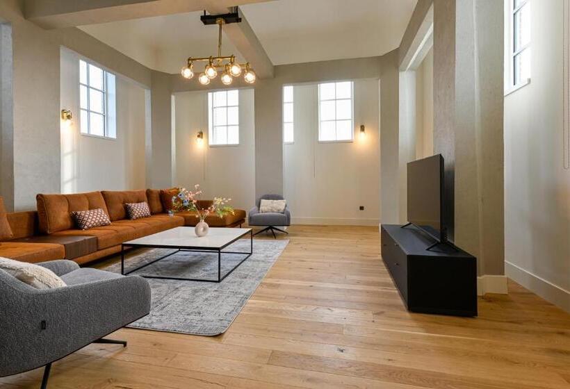 12a, Luxe & Uniek   Bioscoopzaal   Terras   Uitzicht