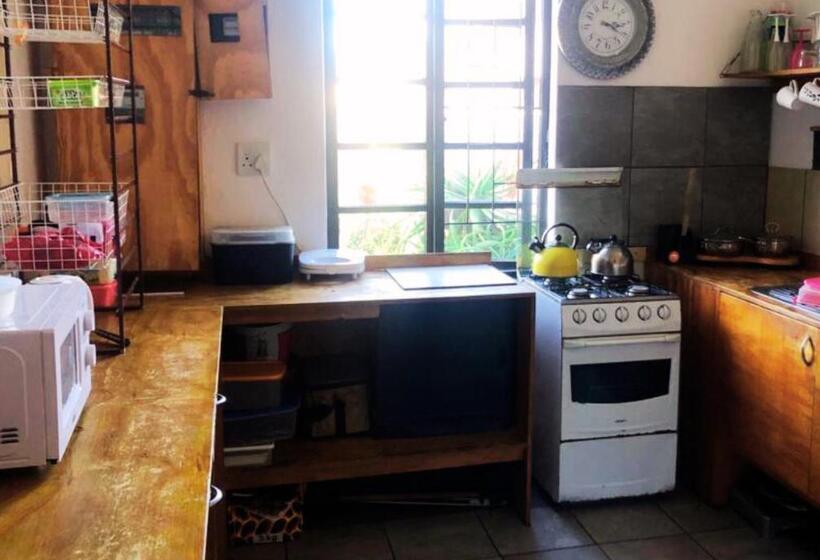 فندق صغير Ben Your Friend Youth Foundation