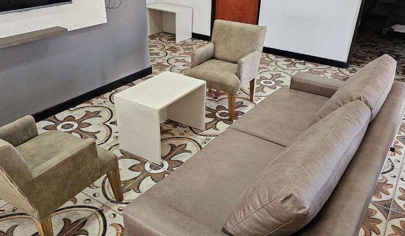 ユースホステル Complejo Llay