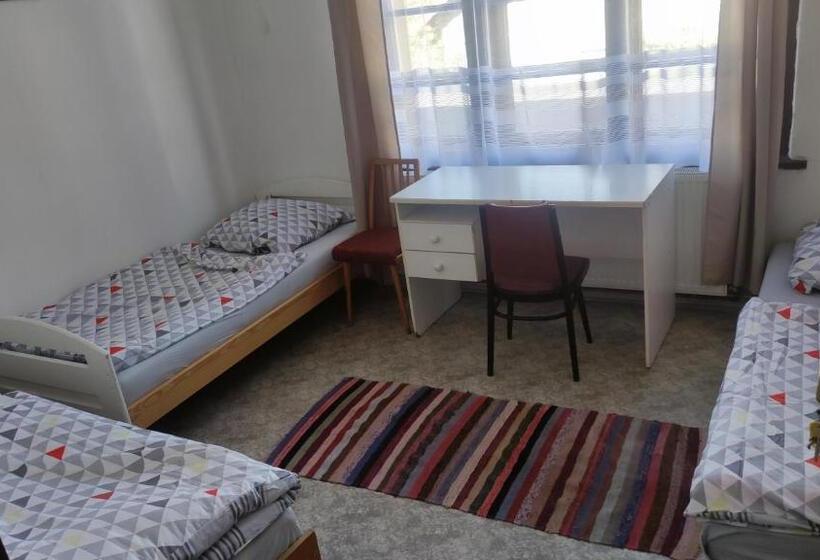 فندق صغير Nároďák Jaroměř ,ubytování