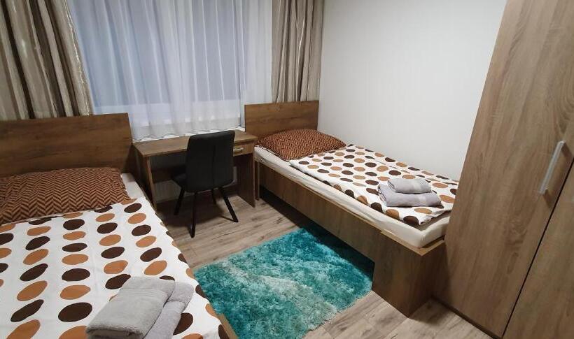 ユースホステル Ubytovanie Hk