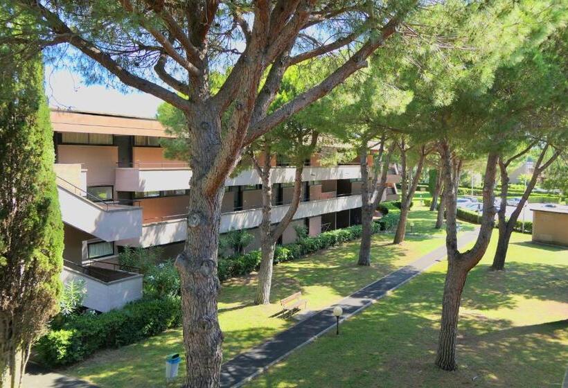 Apartment 3 Beds In Residence With Swimming Pool Bed And Bath Linen Included