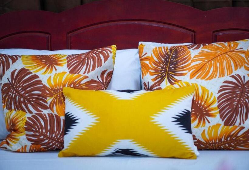 تختخواب و صبحانه Amparo S Tourist Inn   Coron