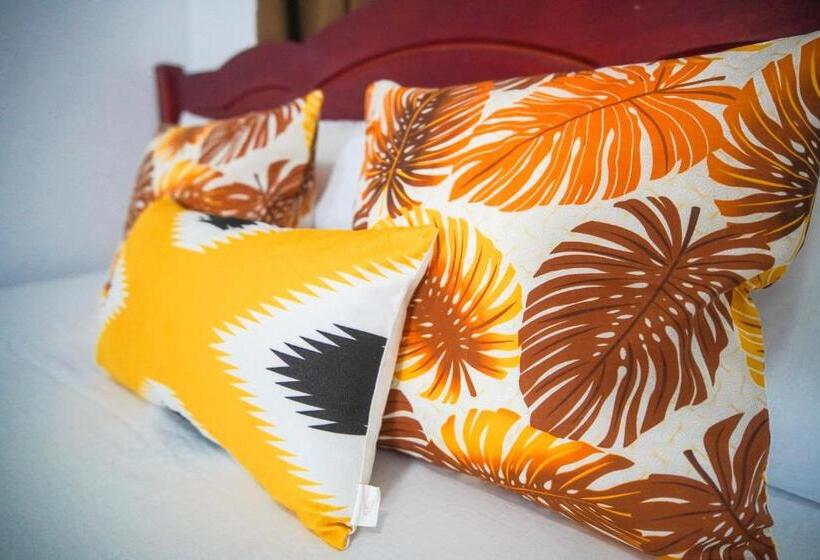 تختخواب و صبحانه Amparo S Tourist Inn   Coron