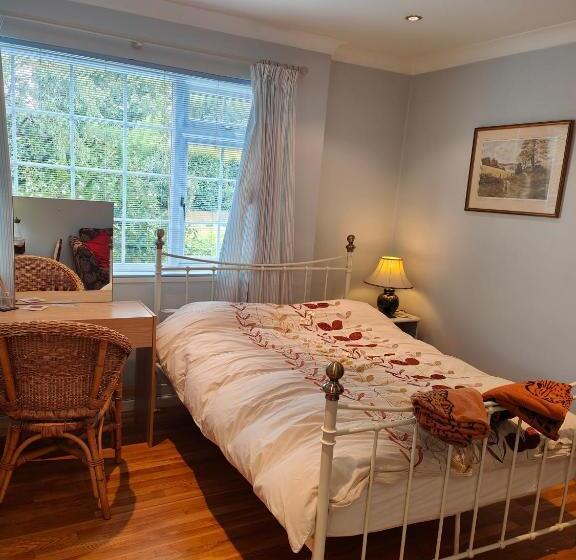 مبيت وإفطار Bracken Lodge