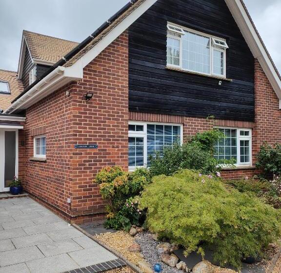 مبيت وإفطار Bracken Lodge